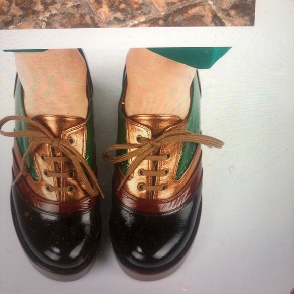 Women's Green and Brown Oxford Shoes with different box - Picture 3 of 7